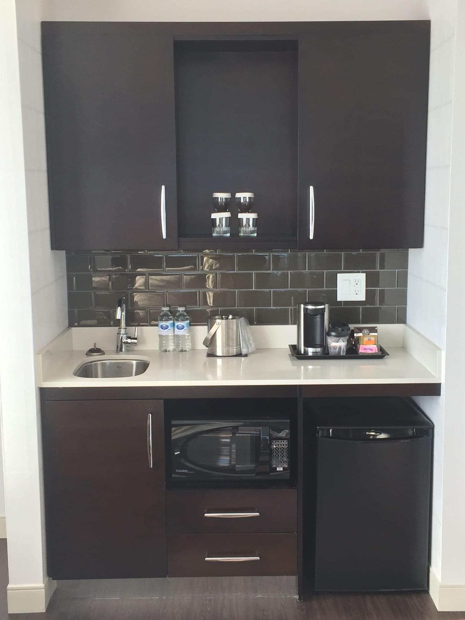The Hollis Halifax - A Doubletree Suites By Hilton Eksteriør billede