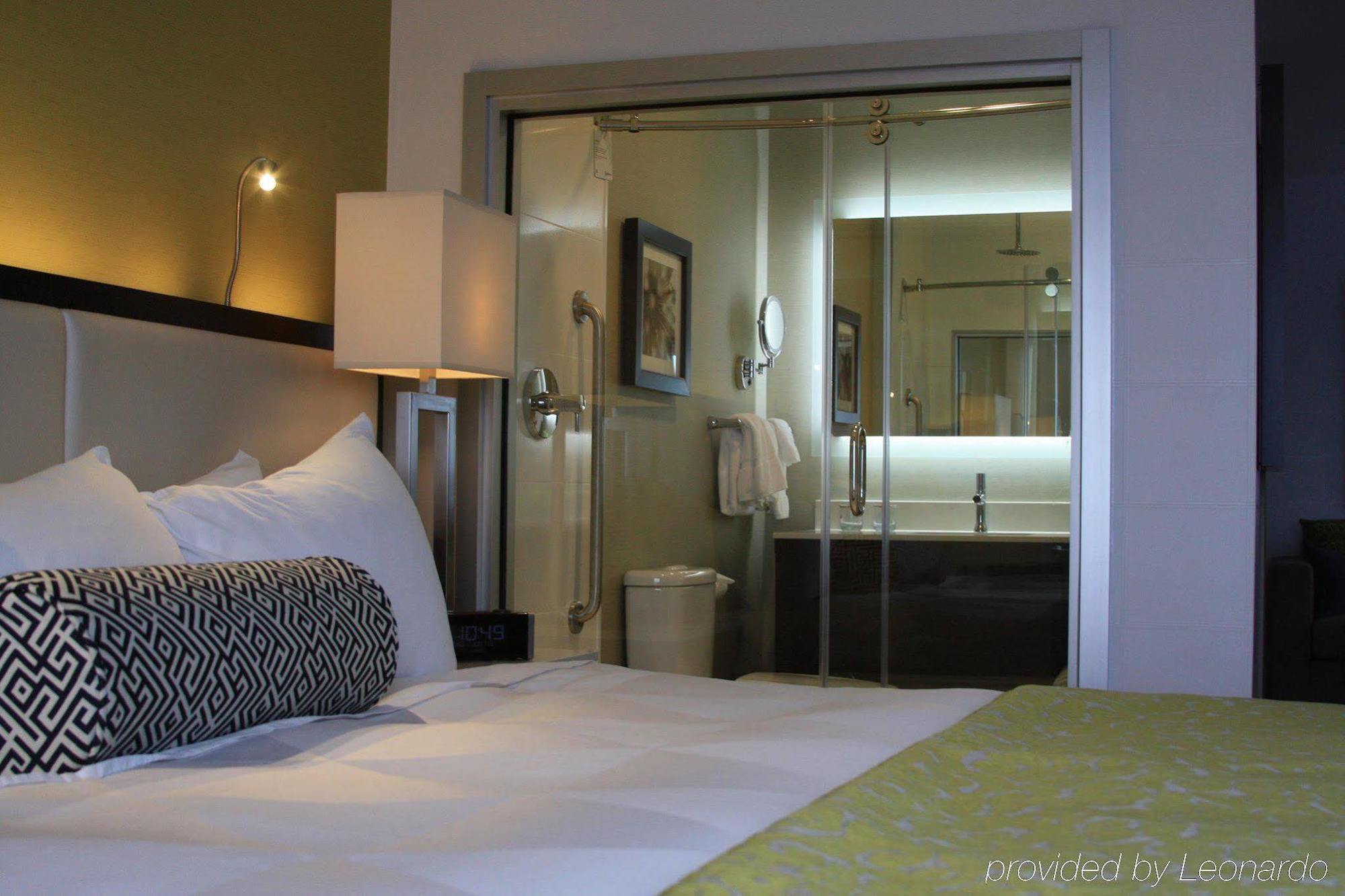 The Hollis Halifax - A Doubletree Suites By Hilton Eksteriør billede